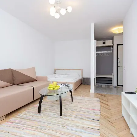On Romanovakaya Sloboda 10 Apartment